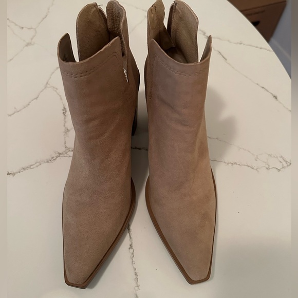 New Vince Camuto Welland bootie size 9 tortilla suede - Picture 3 of 4